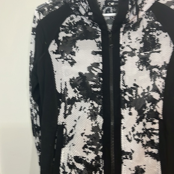 Ladies CG sport size small athletic jacket.  Mesh fabric.  Excellent condition. - Picture 2 of 3